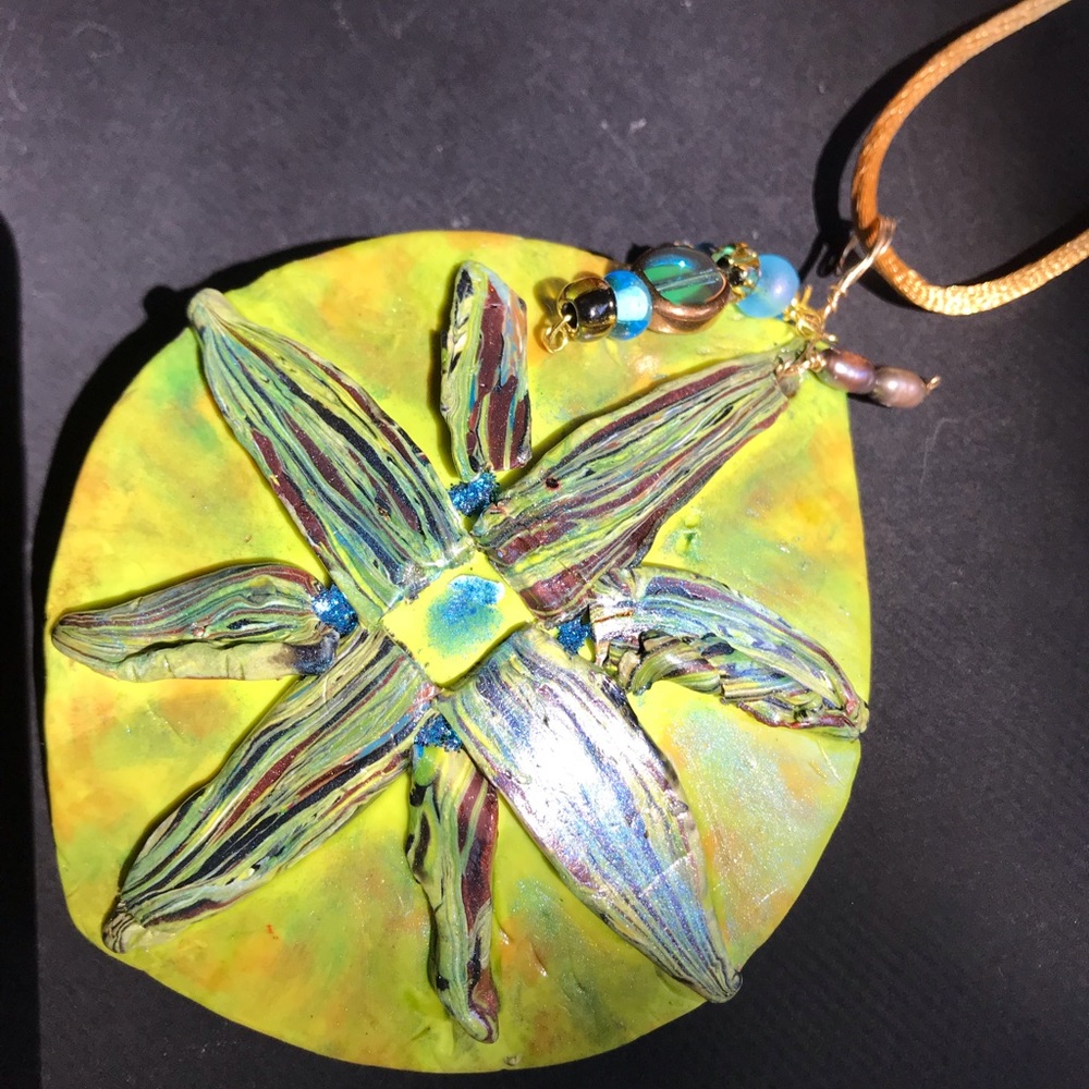 50% OFF 🐢 Turtle Shell look domed pendant w beads